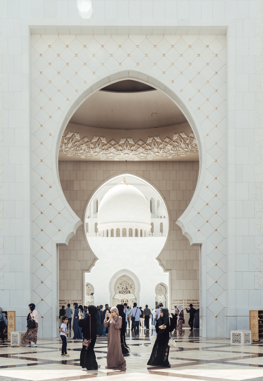 Everything You Need to Know Before Visiting Abu Dhabi's Sheikh Zayed Mosque