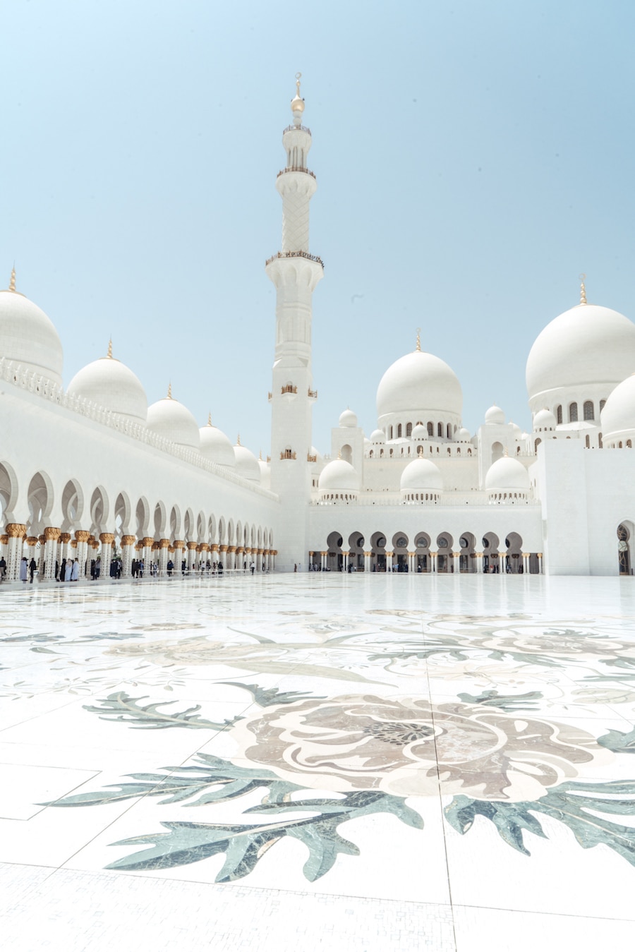 Everything You Need To Know Before Visiting Abu Dhabi S Sheikh Zayed Mosque Live Like It S The Weekend