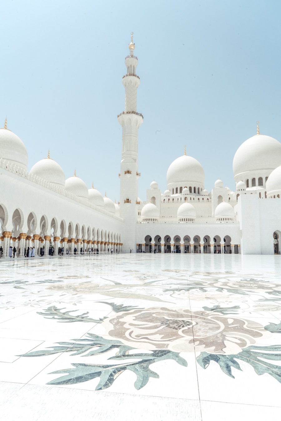 Everything You Need to Know Before Visiting Abu Dhabi's Sheikh Zayed Mosque