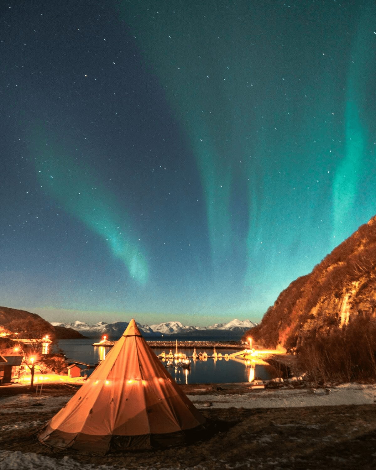 What it's Actually Like to Visit Norway in Winter (Spoiler Alert: The Sun Doesn't Rise)! Visiting Norway in Winter | Where to see the Northern Lights | Norway in December | Christmas in Norway | Polar Night | Arctic Circle in Winter | Where the sun doesn't rise | How dark is Norway in winter | What to do in Norway winter | 