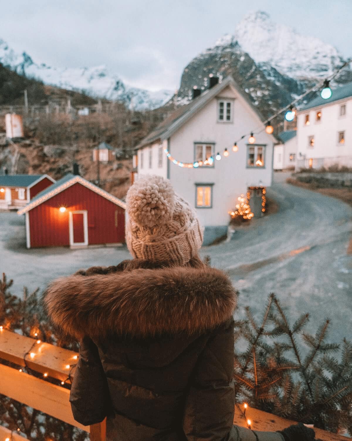 What it's Actually Like to Visit Norway in Winter (Spoiler Alert: The Sun Doesn't Rise)! Visiting Norway in Winter | Where to see the Northern Lights | Norway in December | Christmas in Norway | Polar Night | Arctic Circle in Winter | Where the sun doesn't rise | How dark is Norway in winter | What to do in Norway winter | 