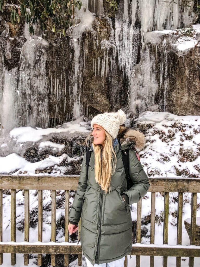 3 Awesome Ways to Experience West Virginia Winter in a Long Weekend West Virginia in winter | What to do in West Virginia | Travel tips West Virginia | Snowshoe Mountain | Blackwater Falls State Park | Greenbrier Resort | Greenbrier Hotel | Winter travel ideas | Winter travel destinations | USA winter ideas | 