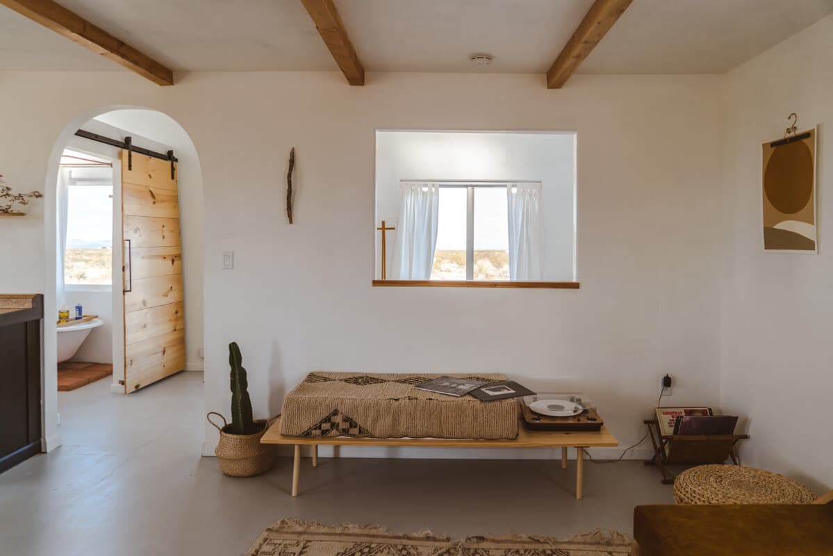A Cozy Remote Stay at El Rancho Joshua Tree