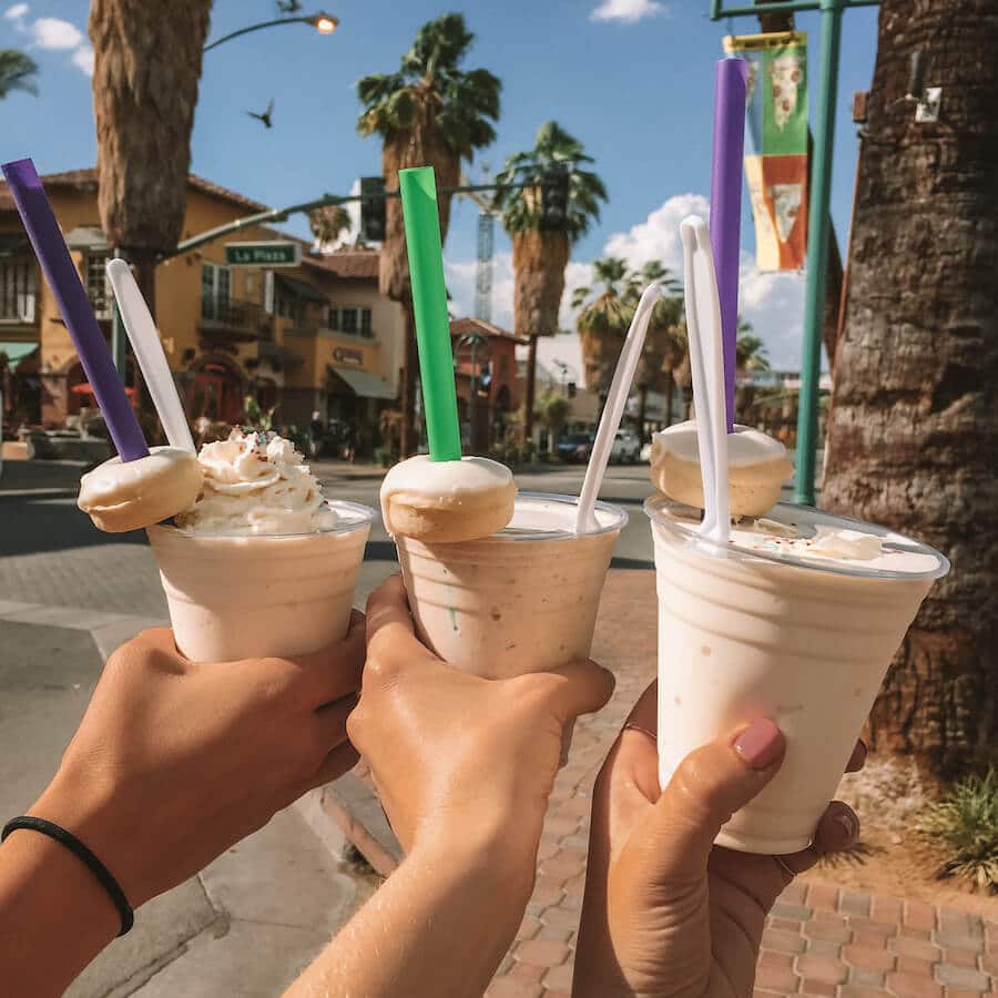 Palm Springs, California'da Great Shakes tarihi sallar