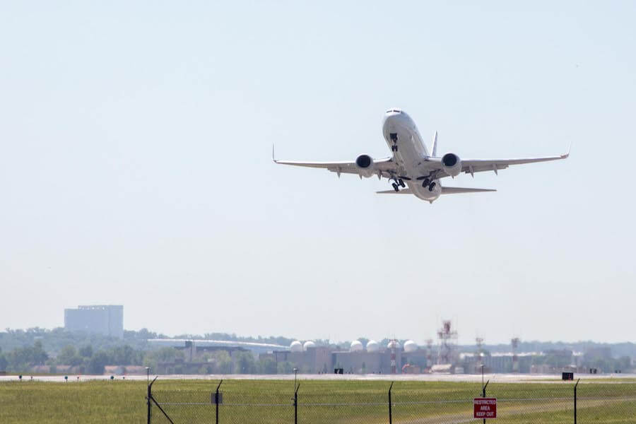 Plane taking off at Gravelly Point