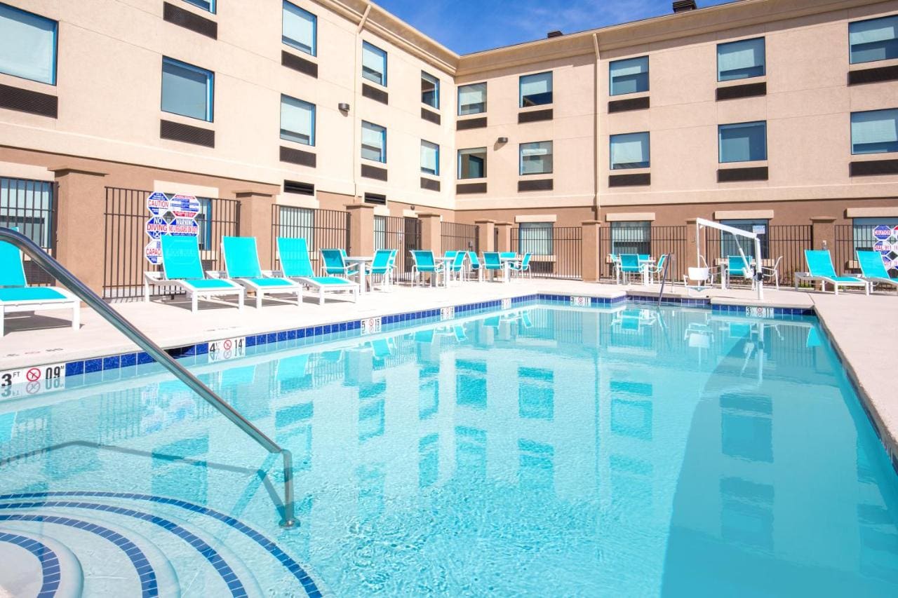 Holiday Inn Express Pahrump pool