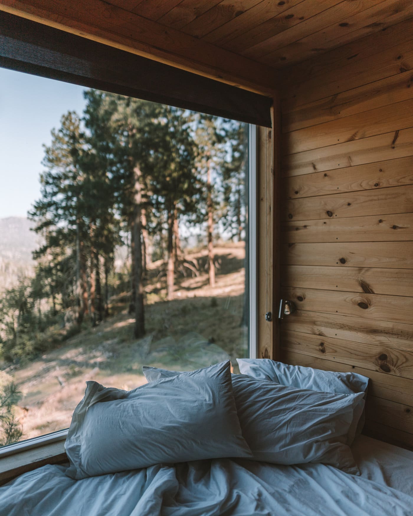Cozy bed inside the Getaway cabin - romantic getaway from LA