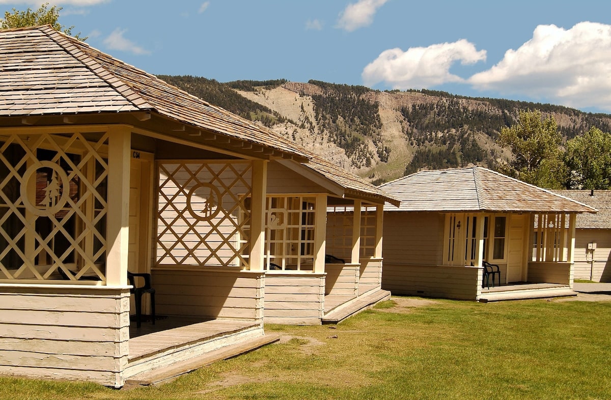 Mammoth Hotsprings for where to stay in Yosemite blog