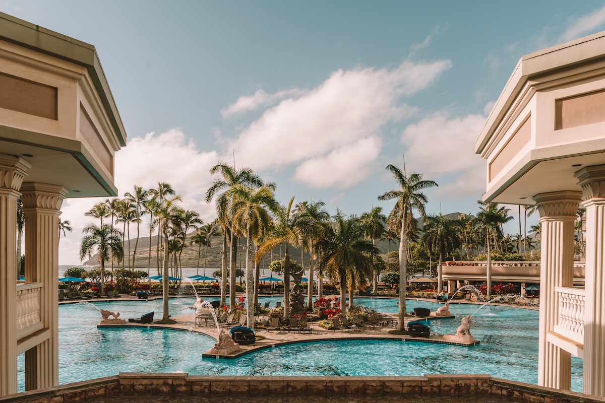 Pool of the Marriott Beach Club resort in Lihue, Kauai - how to decide where to stay in Kauai