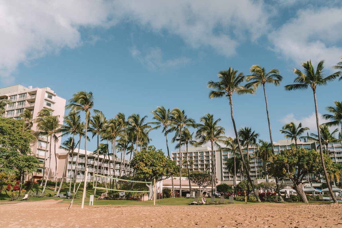 Beach view of the Marriott Beach Club in Kauai