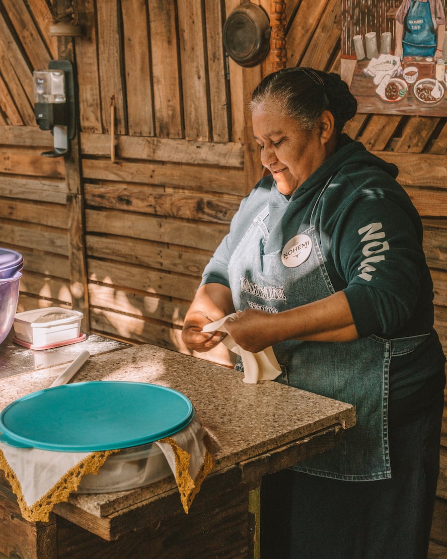 Women hand-making tortillas at Wa Kumiai Tabita