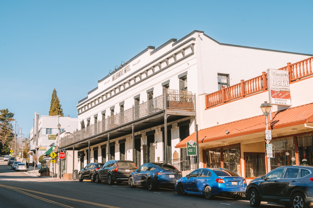 Exterior view of the Holbrooke Hotel in Grass Valley, California