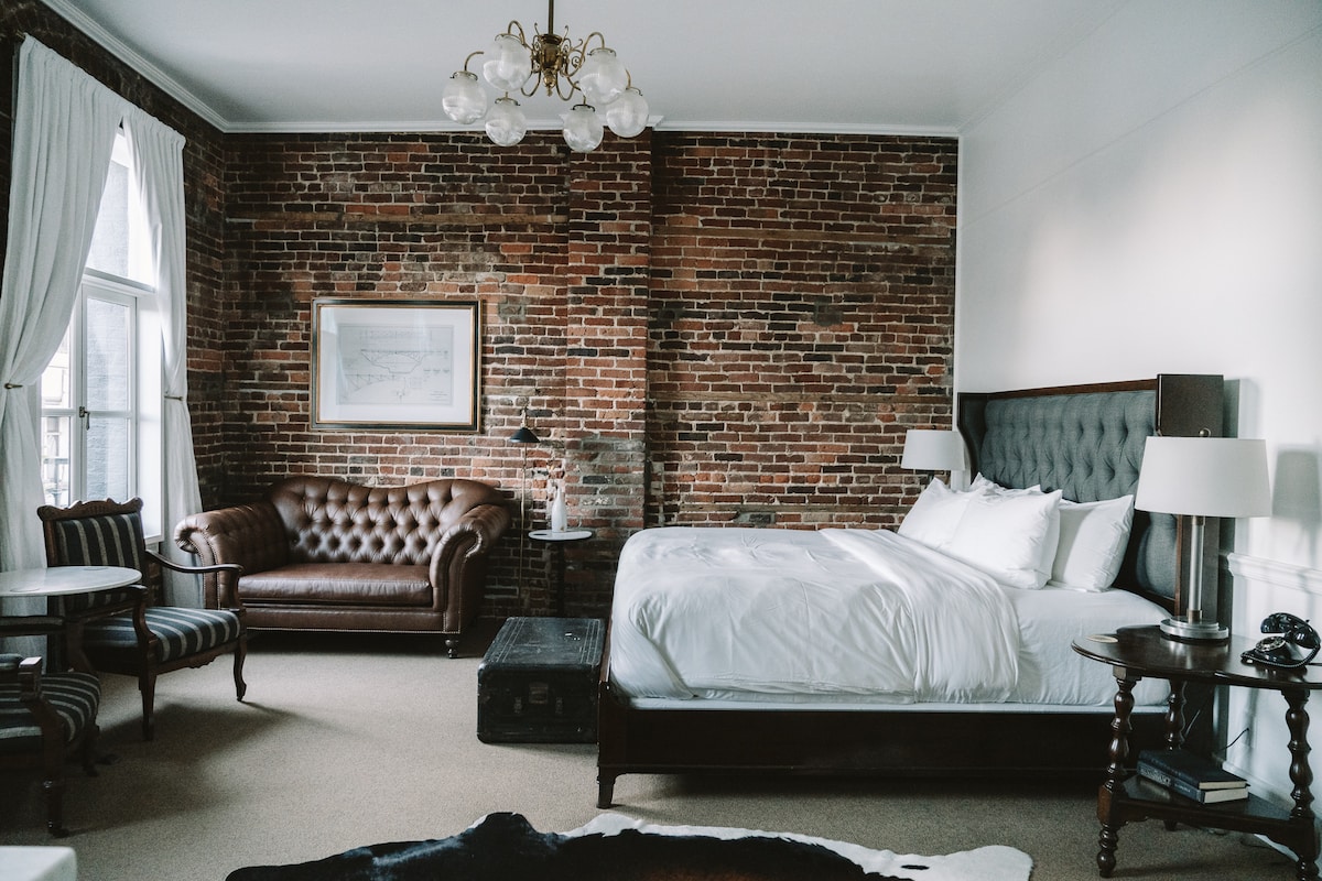 Guest room interior inside the Holbrooke Hotel