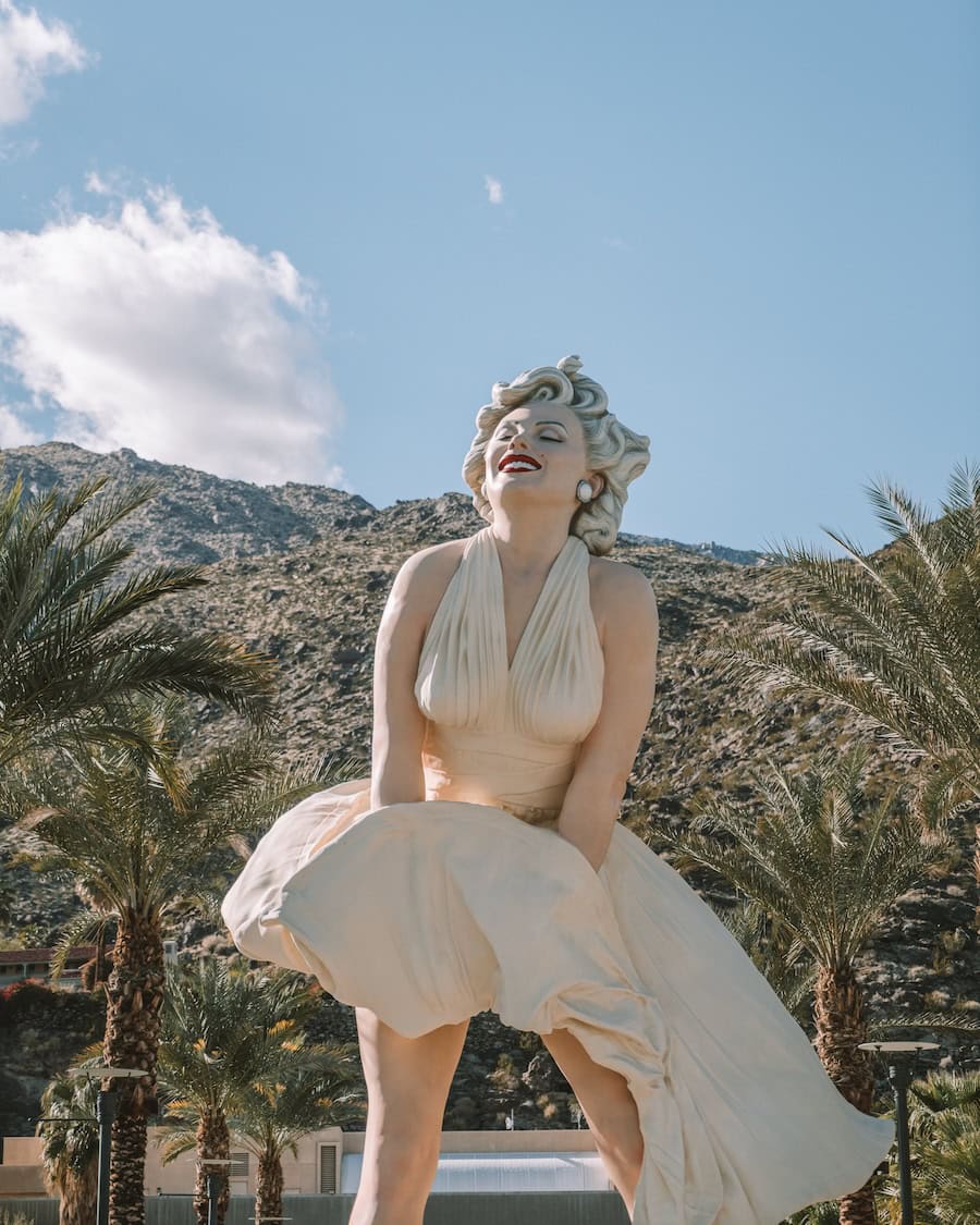 Marilyn Monroe sculpture