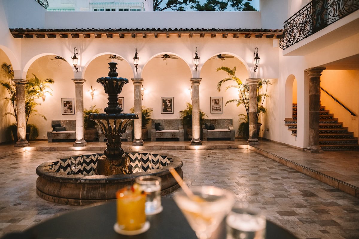 Cocktails in the courtyard at Casa Kimberly 