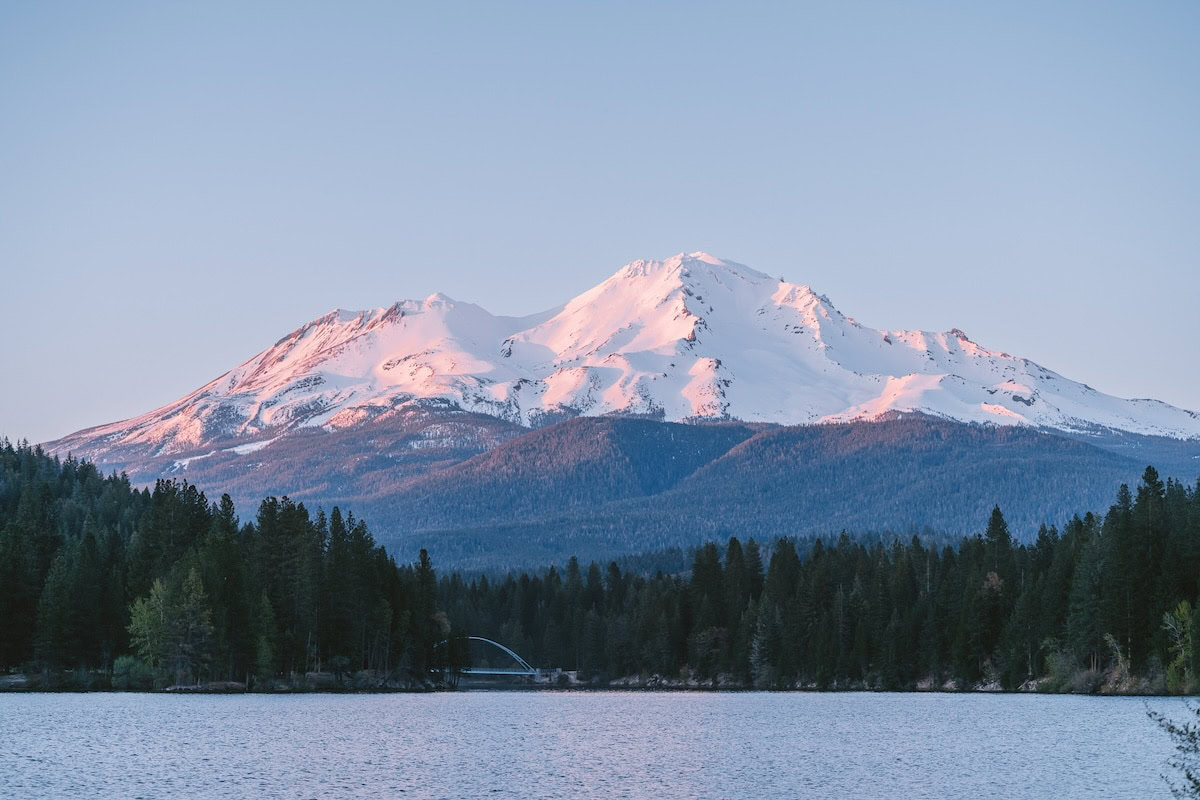 Mt Shasta and the Wagon creek View of Mt Shasta and the Wagon creek pedestrian bridge from Lake Siskiyou