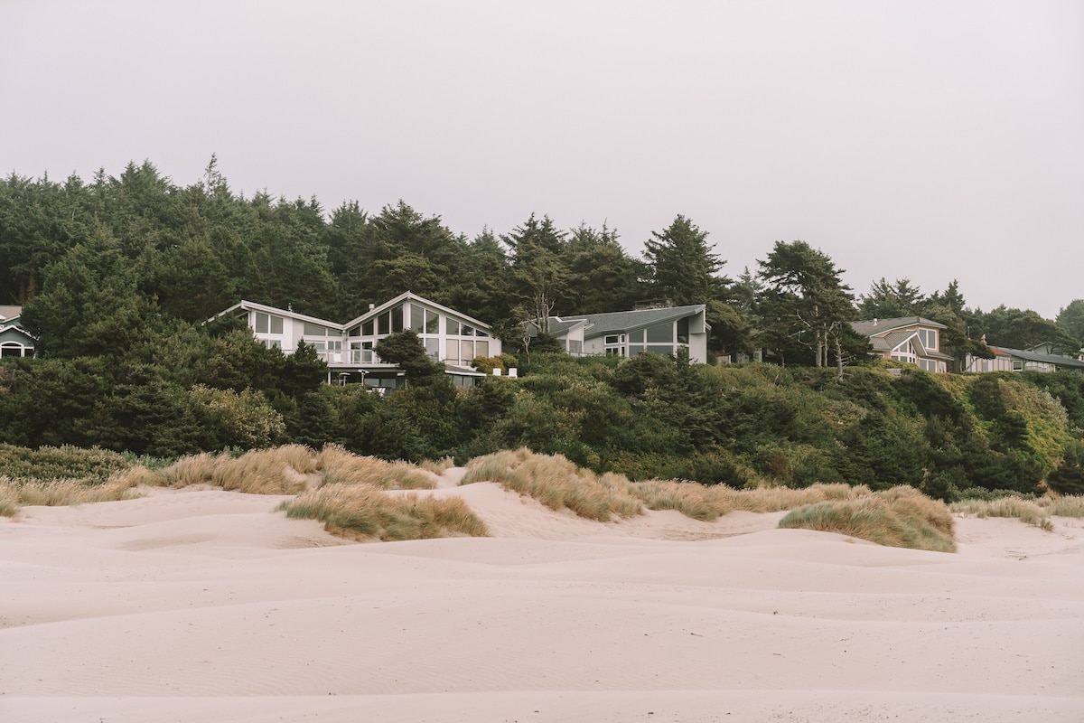 Best Oregon Coast Towns Agate Beach in Newport, Oregon, one of the Best Oregon Coast Towns