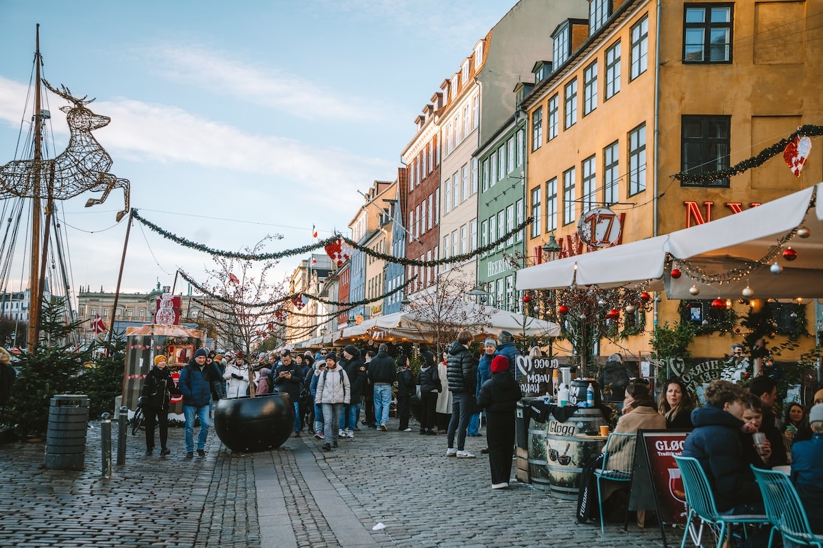 Crowds of tourists at the Nyhavn Christmas market in Copenhagen