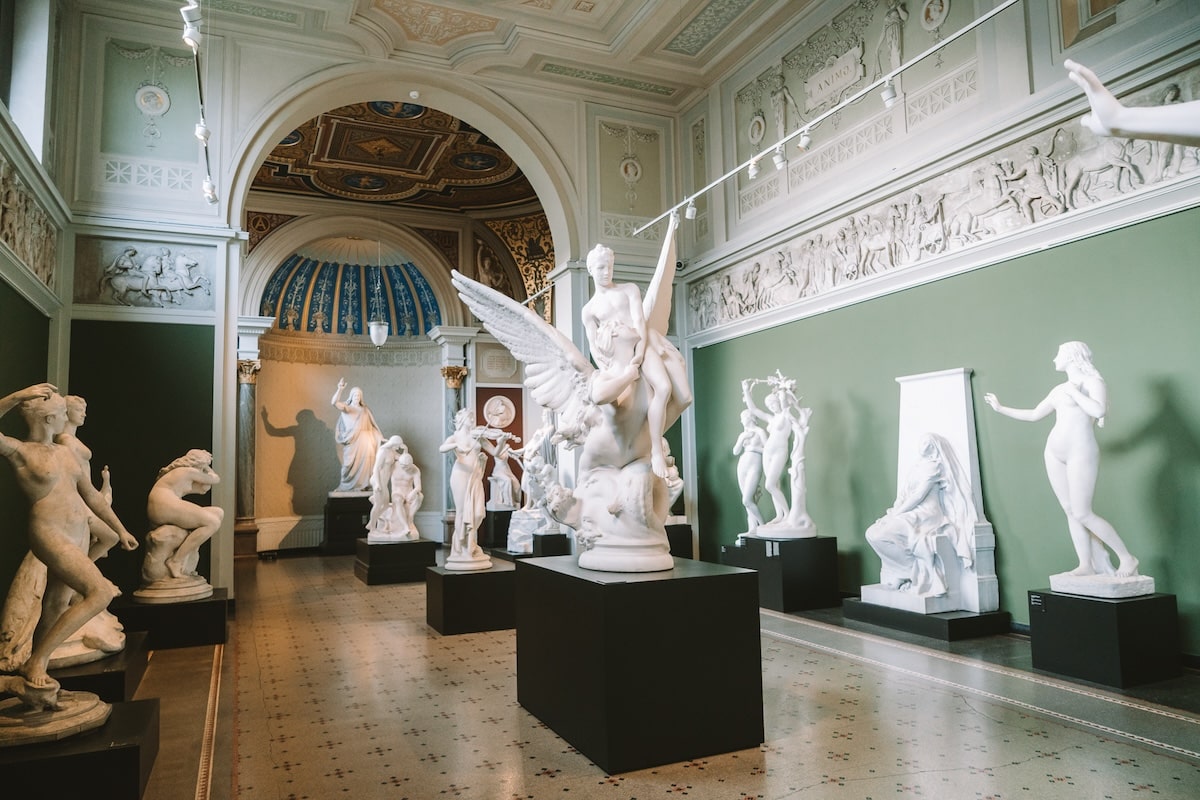 Sculpture gallery at Ny Carlsberg Glyptotek museum Sculpture gallery at Ny Carlsberg Glyptotek museum in Copenhagen