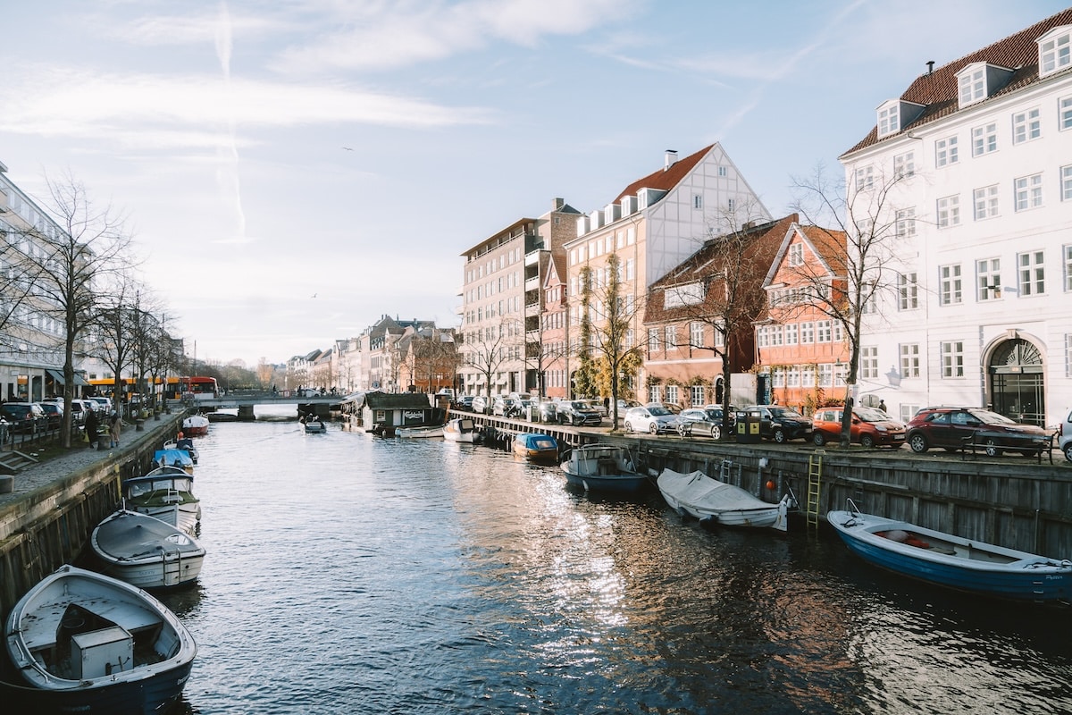canal in Christianshavn Houses lining the canal in Christianshavn, Copenhagen