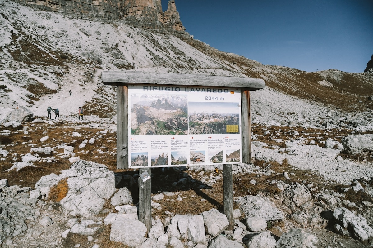 Trail signage at Tre Cime di Lavaredo hike Trail signage at Tre Cime di Lavaredo hike | Where to Visit in the Dolomites