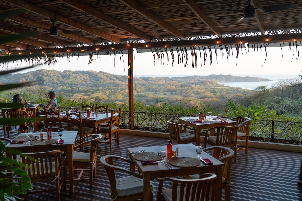 Tierra Magnifica Rooftop restaurant at Tierra Magnifica with panoramic views of the Costa Rican coastline