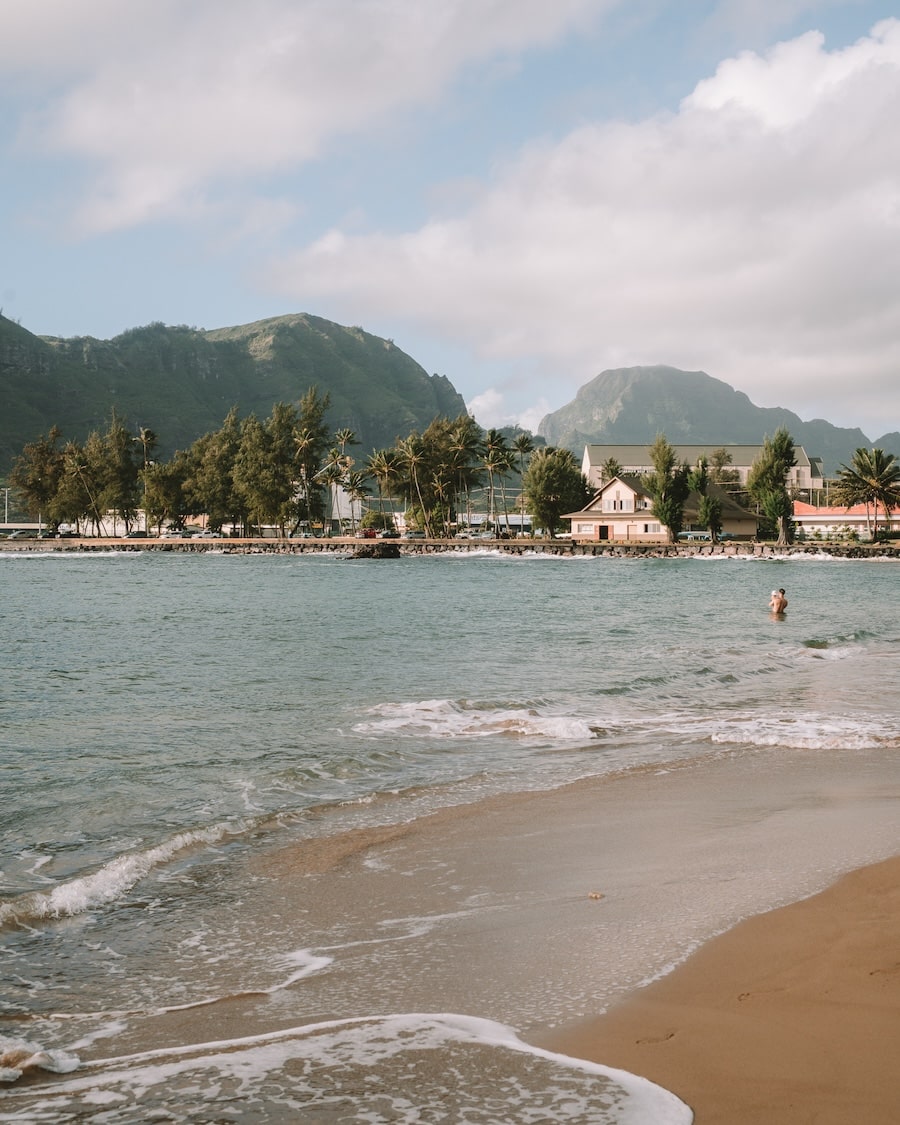 Beach in front of the Marriott hotel Beach in front of the Marriott hotel in Lihue, Kauai