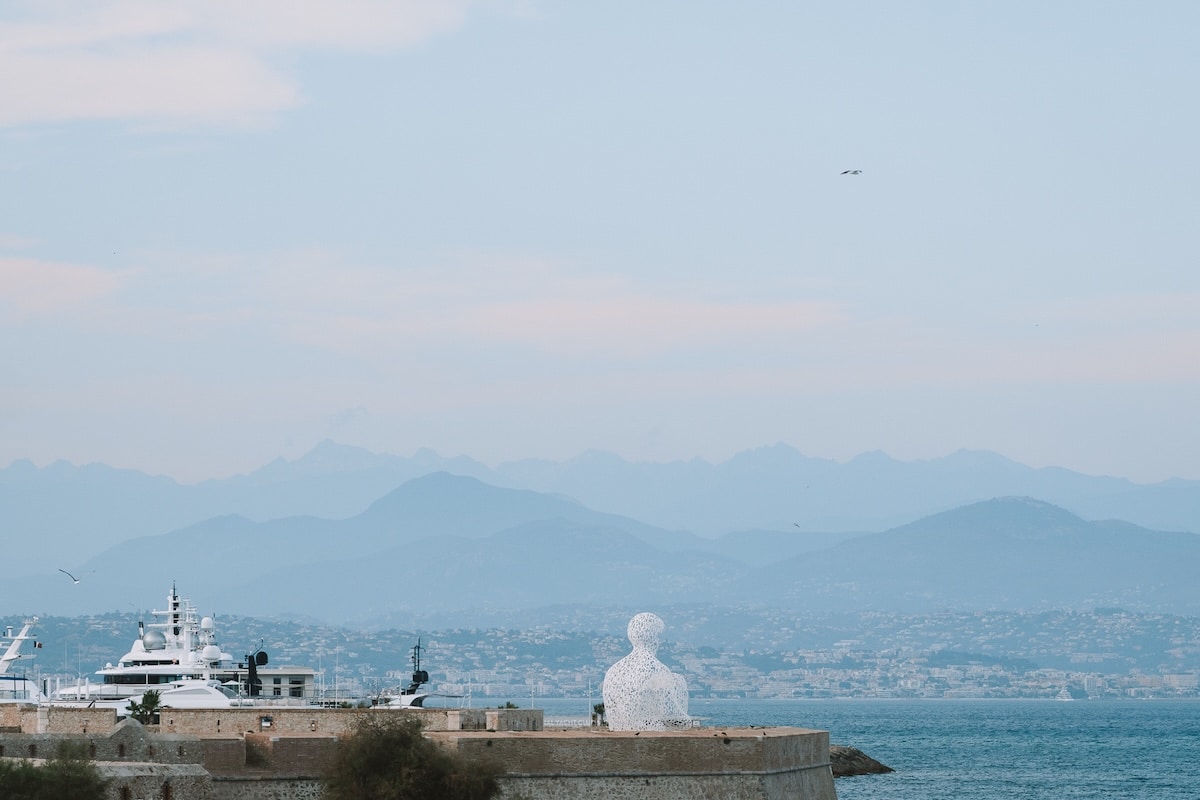 Nomade sculpture Nomade sculpture sitting along the waterfront in Antibes