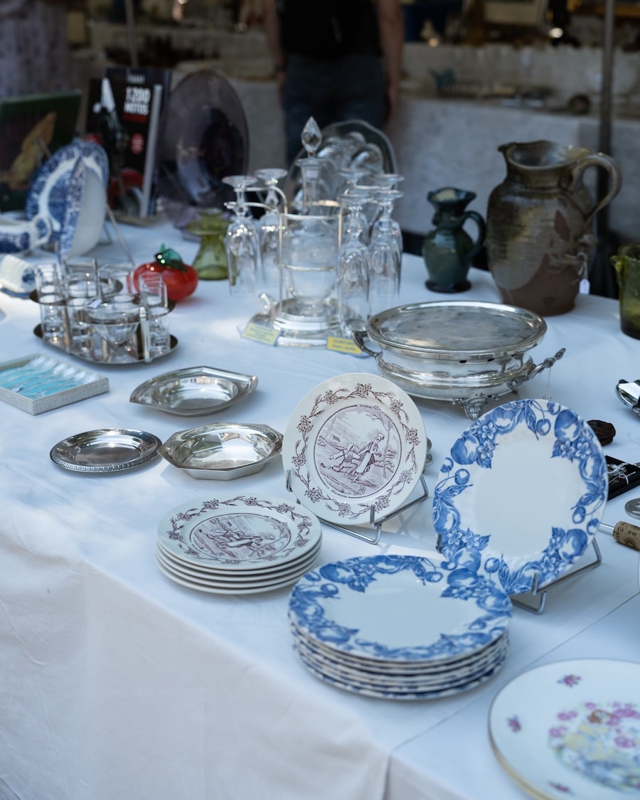 Antique plates Antique plates displayed at a flea market