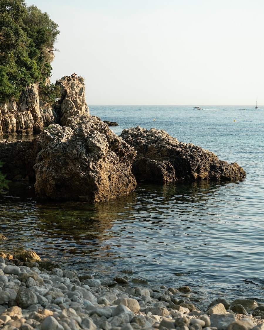 Rocky cove in Bay of Billionaires Rocky cove in Bay of Billionaires, Cap d'Antibes