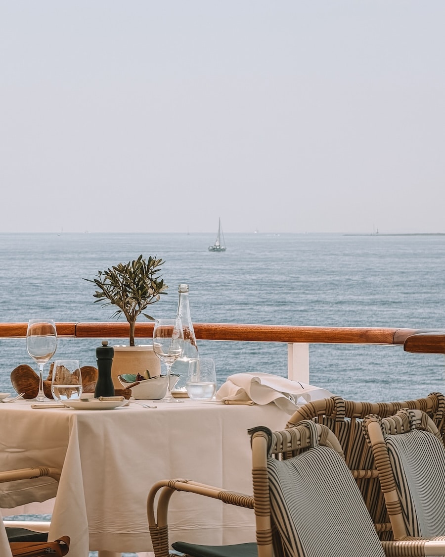 Outdoor tables with white tablecloths Outdoor tables with white tablecloths that overlook the sea