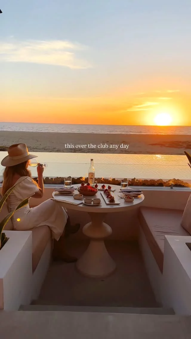 Happy Friday friends ✌🏻 clubbing days have been replaced by ocean sunsets indefinitely 🤍

@masolastodossantos ✨✨

#todossantosbcs #pescaderobeach #kimptonhotel #masolas #mexicohotels